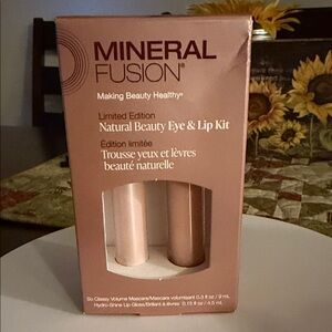 Mineral Fusion So Classy Mascara & Hydro-Shine Lip Gloss Set